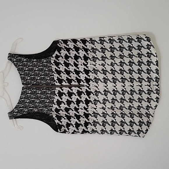 Cabi Sleeveless Black & White Blouse, Size Medium - Picture 5 of 8